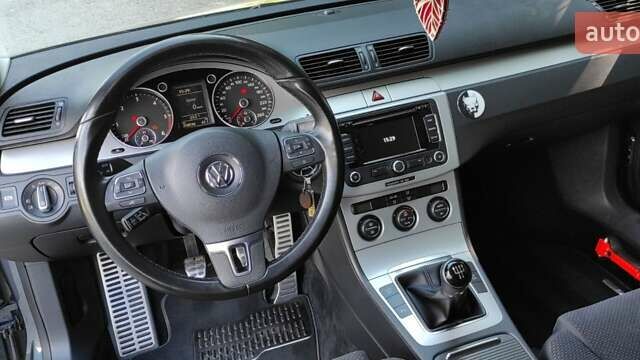 Серый Фольксваген Пассат, объемом двигателя 1.6 л и пробегом 262 тыс. км за 7000 $, фото 45 на Automoto.ua