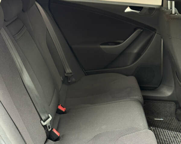 Сірий Фольксваген Пассат, об'ємом двигуна 1.97 л та пробігом 327 тис. км за 8200 $, фото 11 на Automoto.ua