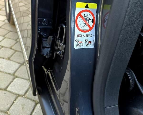 Сірий Фольксваген Пассат, об'ємом двигуна 1.8 л та пробігом 212 тис. км за 7500 $, фото 66 на Automoto.ua