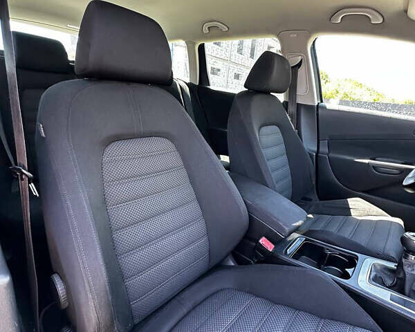 Серый Фольксваген Пассат, объемом двигателя 1.97 л и пробегом 234 тыс. км за 7950 $, фото 11 на Automoto.ua