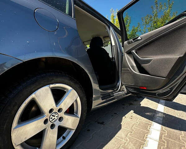 Серый Фольксваген Пассат, объемом двигателя 1.97 л и пробегом 234 тыс. км за 7950 $, фото 8 на Automoto.ua