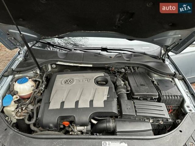 Сірий Фольксваген Пассат, об'ємом двигуна 1.6 л та пробігом 240 тис. км за 6200 $, фото 9 на Automoto.ua