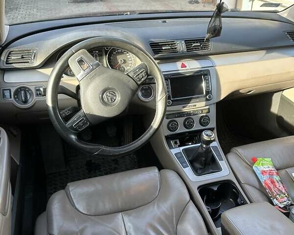 Серый Фольксваген Пассат, объемом двигателя 1.97 л и пробегом 220 тыс. км за 7800 $, фото 9 на Automoto.ua