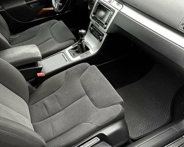 Сірий Фольксваген Пассат, об'ємом двигуна 1.6 л та пробігом 240 тис. км за 6200 $, фото 5 на Automoto.ua