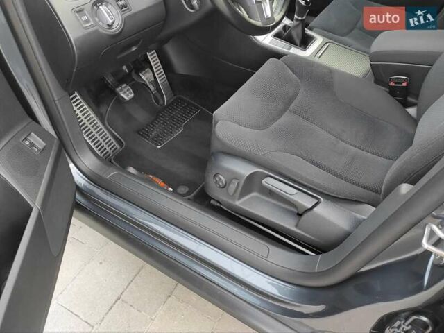 Серый Фольксваген Пассат, объемом двигателя 1.6 л и пробегом 262 тыс. км за 7000 $, фото 52 на Automoto.ua