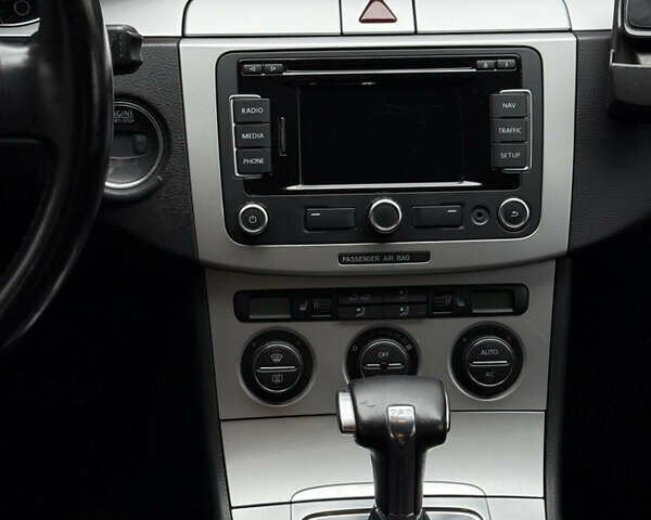 Сірий Фольксваген Пассат, об'ємом двигуна 1.97 л та пробігом 327 тис. км за 8200 $, фото 15 на Automoto.ua