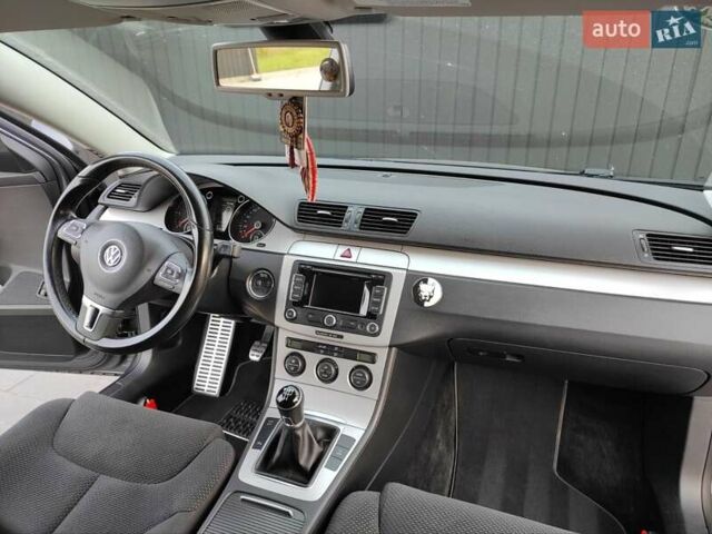 Серый Фольксваген Пассат, объемом двигателя 1.6 л и пробегом 262 тыс. км за 7000 $, фото 38 на Automoto.ua