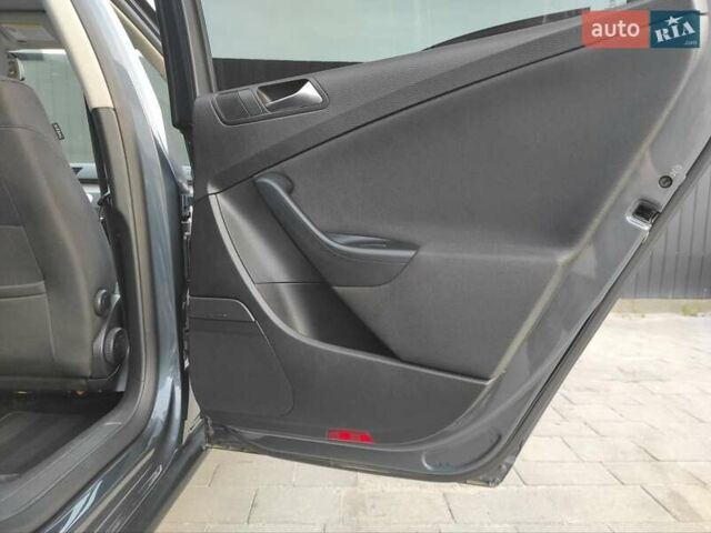 Серый Фольксваген Пассат, объемом двигателя 1.6 л и пробегом 262 тыс. км за 7000 $, фото 56 на Automoto.ua