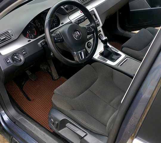 Серый Фольксваген Пассат, объемом двигателя 2 л и пробегом 250 тыс. км за 7000 $, фото 1 на Automoto.ua