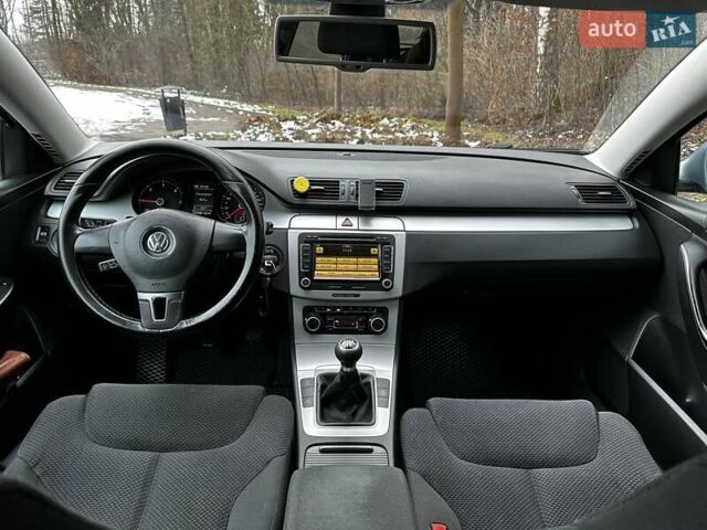Сірий Фольксваген Пассат, об'ємом двигуна 1.6 л та пробігом 240 тис. км за 6200 $, фото 4 на Automoto.ua