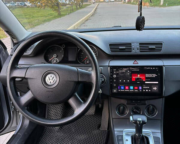 Серый Фольксваген Пассат, объемом двигателя 1.97 л и пробегом 208 тыс. км за 7500 $, фото 9 на Automoto.ua