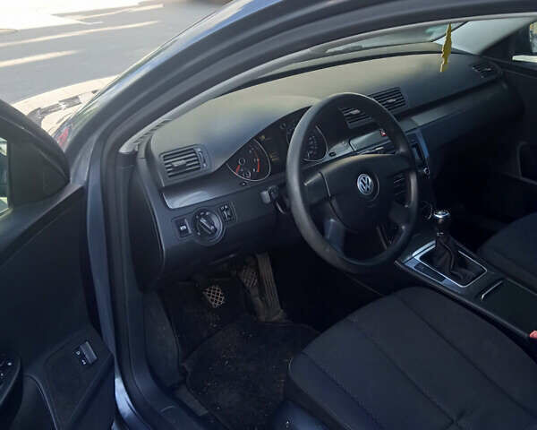 Сірий Фольксваген Пассат, об'ємом двигуна 1.6 л та пробігом 218 тис. км за 5399 $, фото 5 на Automoto.ua