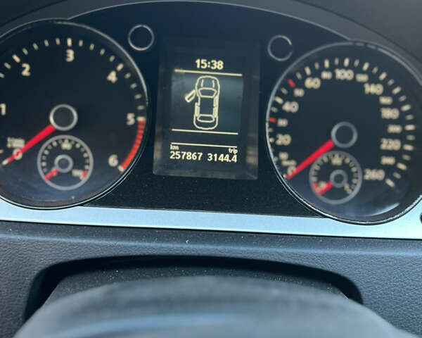 Серый Фольксваген Пассат, объемом двигателя 1.97 л и пробегом 257 тыс. км за 7699 $, фото 15 на Automoto.ua