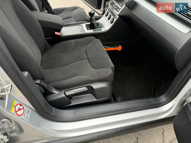 Серый Фольксваген Пассат, объемом двигателя 1.4 л и пробегом 225 тыс. км за 6850 $, фото 13 на Automoto.ua