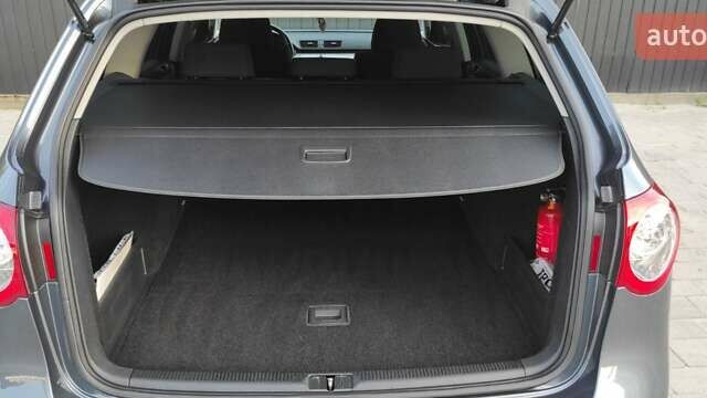 Серый Фольксваген Пассат, объемом двигателя 1.6 л и пробегом 262 тыс. км за 7000 $, фото 63 на Automoto.ua