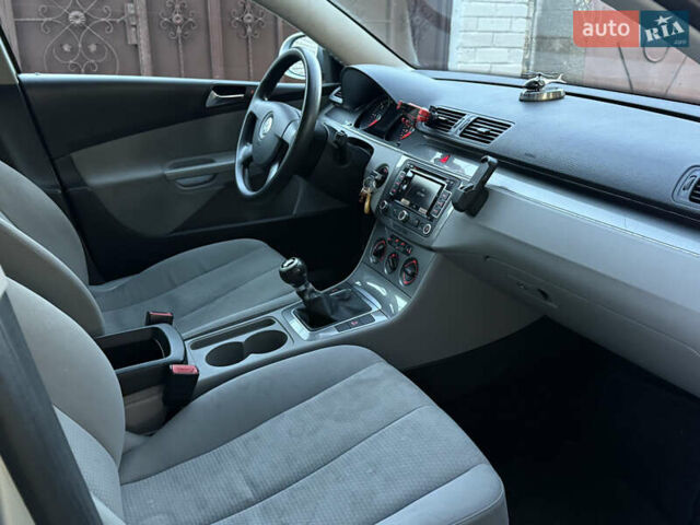 Сірий Фольксваген Пассат, об'ємом двигуна 1.97 л та пробігом 300 тис. км за 5900 $, фото 6 на Automoto.ua