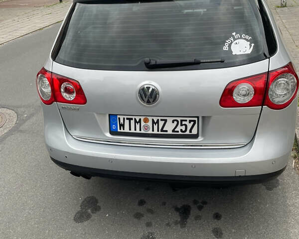 Серый Фольксваген Пассат, объемом двигателя 1.97 л и пробегом 318 тыс. км за 4649 $, фото 4 на Automoto.ua