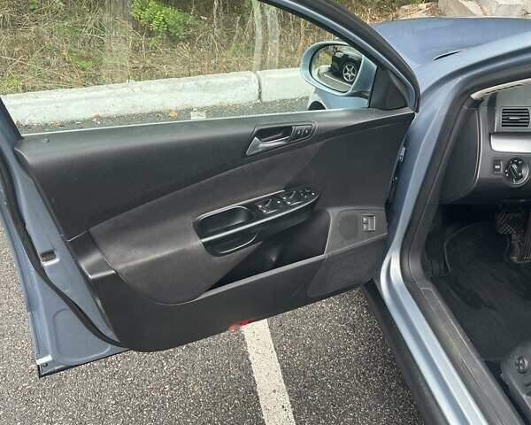 Серый Фольксваген Пассат, объемом двигателя 1.8 л и пробегом 271 тыс. км за 5800 $, фото 10 на Automoto.ua