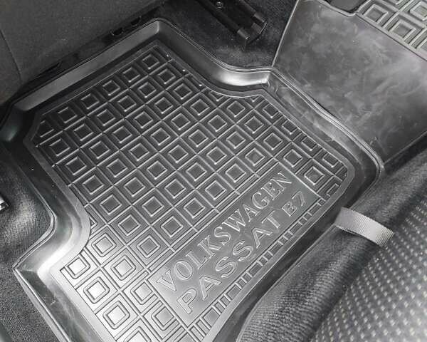 Серый Фольксваген Пассат, объемом двигателя 1.6 л и пробегом 213 тыс. км за 8650 $, фото 3 на Automoto.ua