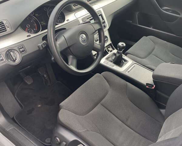 Серый Фольксваген Пассат, объемом двигателя 1.4 л и пробегом 182 тыс. км за 8200 $, фото 4 на Automoto.ua