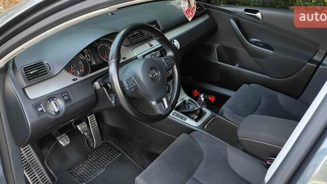 Серый Фольксваген Пассат, объемом двигателя 1.6 л и пробегом 262 тыс. км за 7000 $, фото 44 на Automoto.ua