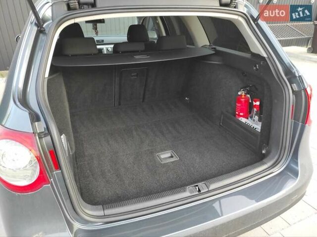 Серый Фольксваген Пассат, объемом двигателя 1.6 л и пробегом 262 тыс. км за 7000 $, фото 64 на Automoto.ua