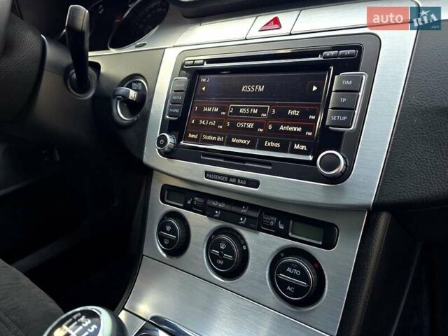 Сірий Фольксваген Пассат, об'ємом двигуна 1.8 л та пробігом 212 тис. км за 7500 $, фото 82 на Automoto.ua