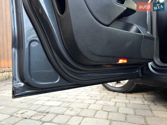 Сірий Фольксваген Пассат, об'ємом двигуна 1.8 л та пробігом 212 тис. км за 7500 $, фото 103 на Automoto.ua