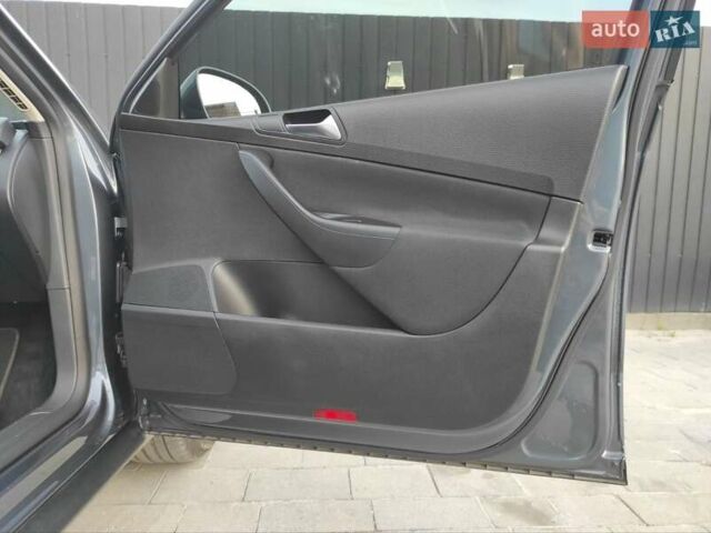 Серый Фольксваген Пассат, объемом двигателя 1.6 л и пробегом 262 тыс. км за 7000 $, фото 54 на Automoto.ua