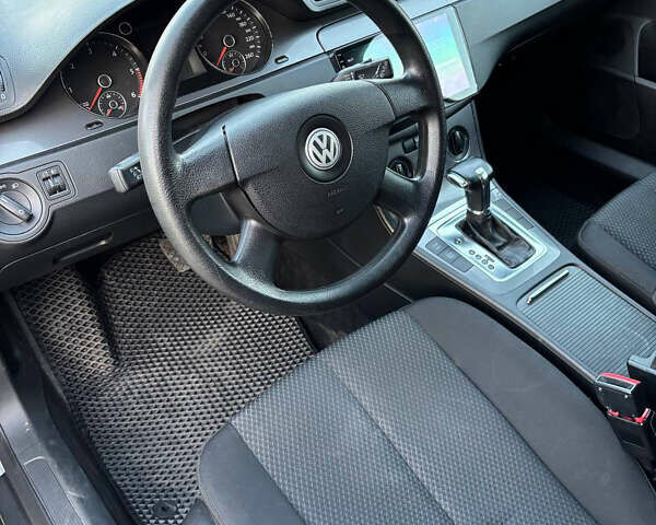 Серый Фольксваген Пассат, объемом двигателя 1.97 л и пробегом 208 тыс. км за 7500 $, фото 8 на Automoto.ua