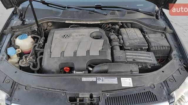 Серый Фольксваген Пассат, объемом двигателя 1.6 л и пробегом 262 тыс. км за 7000 $, фото 33 на Automoto.ua