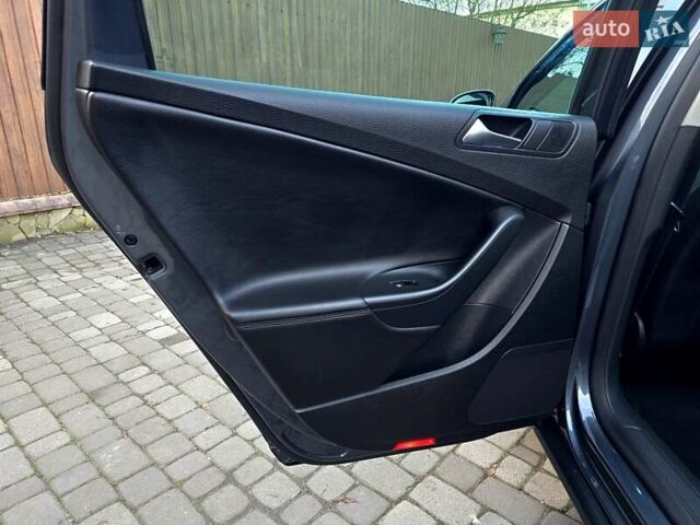 Сірий Фольксваген Пассат, об'ємом двигуна 1.8 л та пробігом 212 тис. км за 7500 $, фото 134 на Automoto.ua