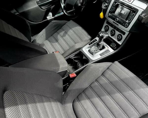 Серый Фольксваген Пассат, объемом двигателя 2 л и пробегом 250 тыс. км за 7100 $, фото 6 на Automoto.ua