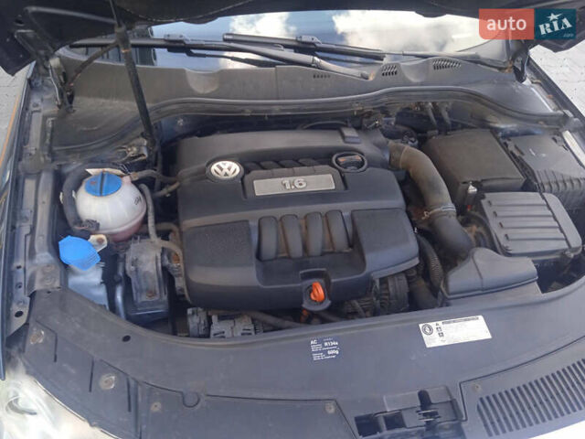 Сірий Фольксваген Пассат, об'ємом двигуна 1.6 л та пробігом 218 тис. км за 5399 $, фото 23 на Automoto.ua