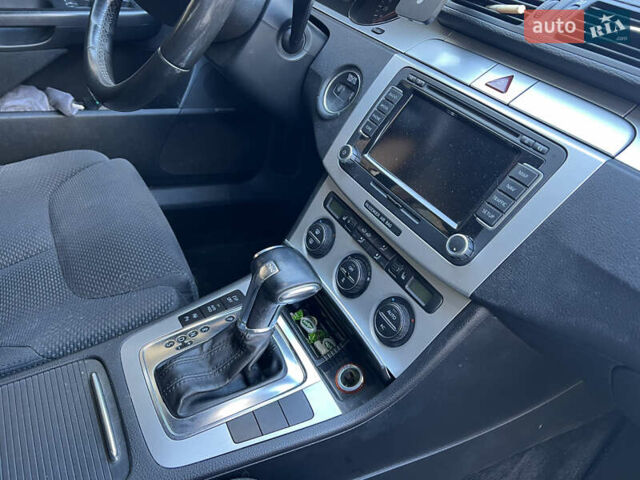 Серый Фольксваген Пассат, объемом двигателя 1.97 л и пробегом 257 тыс. км за 7699 $, фото 28 на Automoto.ua