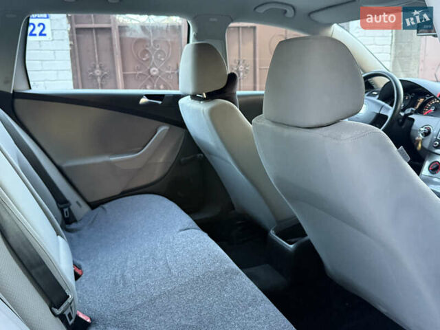 Сірий Фольксваген Пассат, об'ємом двигуна 1.97 л та пробігом 300 тис. км за 5900 $, фото 7 на Automoto.ua