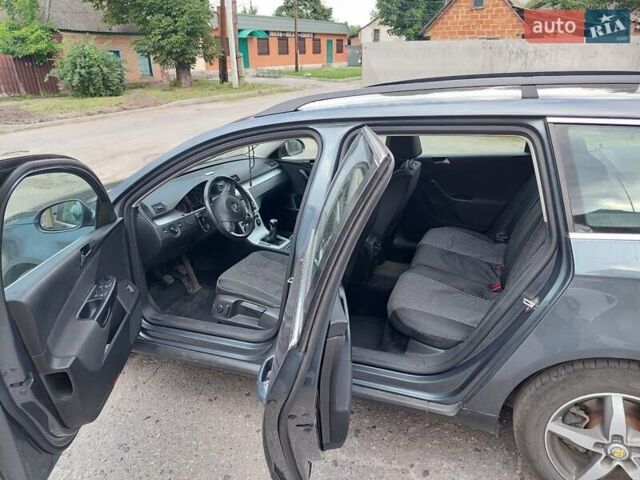 Сірий Фольксваген Пассат, об'ємом двигуна 1.6 л та пробігом 305 тис. км за 8300 $, фото 5 на Automoto.ua