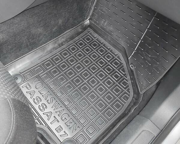 Серый Фольксваген Пассат, объемом двигателя 1.6 л и пробегом 213 тыс. км за 8650 $, фото 2 на Automoto.ua