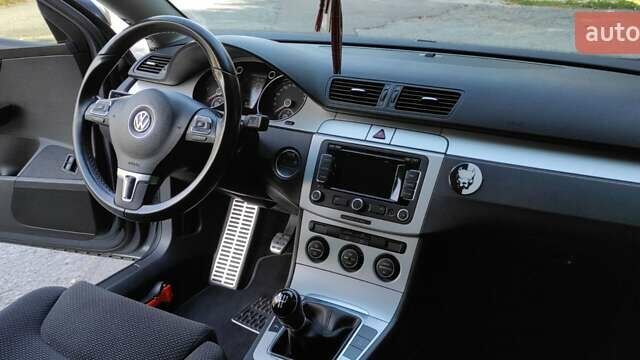 Серый Фольксваген Пассат, объемом двигателя 1.6 л и пробегом 262 тыс. км за 7000 $, фото 49 на Automoto.ua