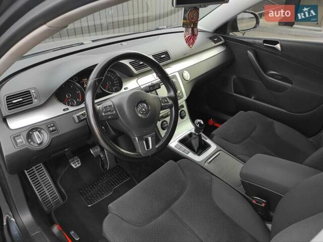 Серый Фольксваген Пассат, объемом двигателя 1.6 л и пробегом 262 тыс. км за 7000 $, фото 40 на Automoto.ua