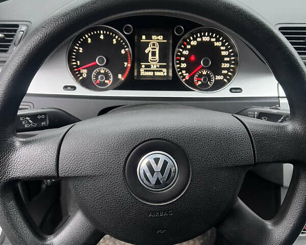 Серый Фольксваген Пассат, объемом двигателя 1.39 л и пробегом 252 тыс. км за 7000 $, фото 11 на Automoto.ua