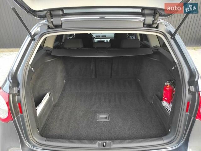 Серый Фольксваген Пассат, объемом двигателя 1.6 л и пробегом 262 тыс. км за 7000 $, фото 65 на Automoto.ua