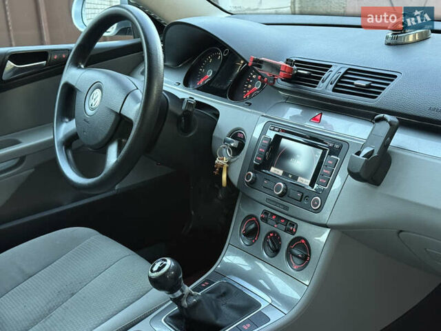 Сірий Фольксваген Пассат, об'ємом двигуна 1.97 л та пробігом 300 тис. км за 5900 $, фото 5 на Automoto.ua