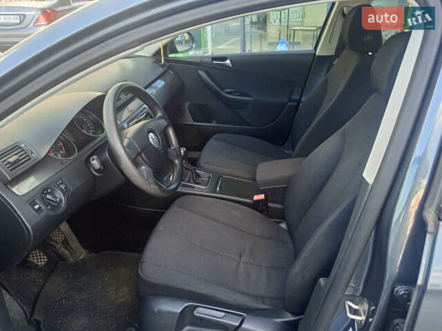 Сірий Фольксваген Пассат, об'ємом двигуна 1.6 л та пробігом 218 тис. км за 5399 $, фото 16 на Automoto.ua