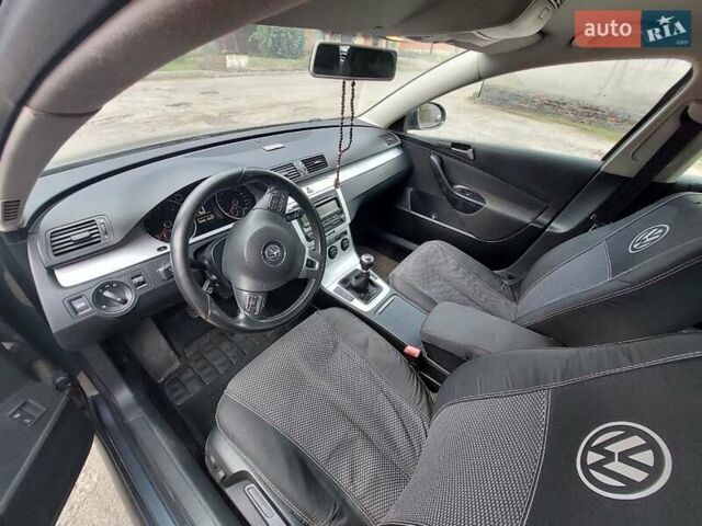 Сірий Фольксваген Пассат, об'ємом двигуна 1.6 л та пробігом 305 тис. км за 8300 $, фото 1 на Automoto.ua