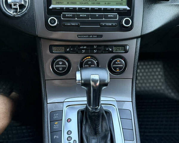 Серый Фольксваген Пассат, объемом двигателя 1.4 л и пробегом 211 тыс. км за 6750 $, фото 57 на Automoto.ua