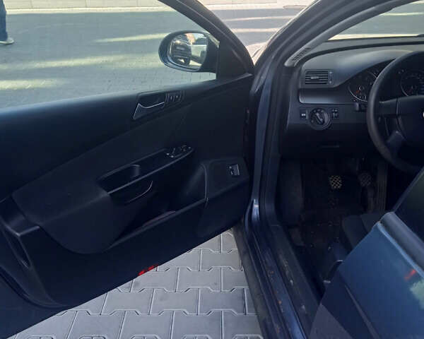 Сірий Фольксваген Пассат, об'ємом двигуна 1.6 л та пробігом 218 тис. км за 5399 $, фото 18 на Automoto.ua