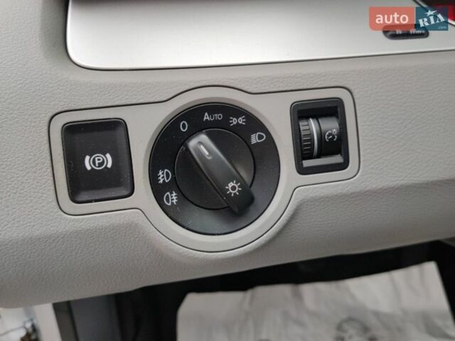 Серый Фольксваген Пассат, объемом двигателя 1.6 л и пробегом 181 тыс. км за 7400 $, фото 32 на Automoto.ua