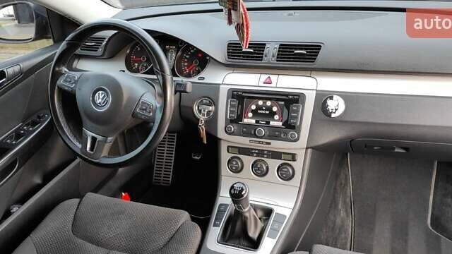 Серый Фольксваген Пассат, объемом двигателя 1.6 л и пробегом 262 тыс. км за 7000 $, фото 41 на Automoto.ua