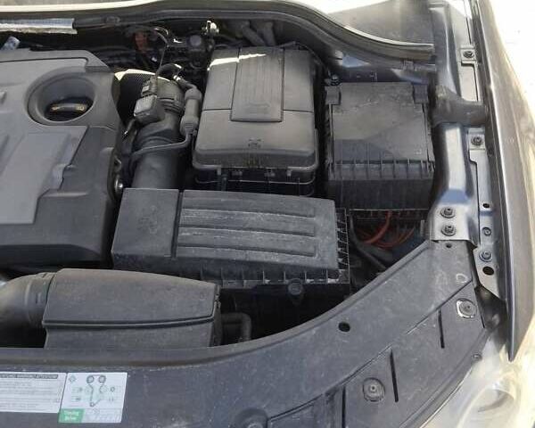 Сірий Фольксваген Пассат, об'ємом двигуна 1.6 л та пробігом 280 тис. км за 8400 $, фото 33 на Automoto.ua